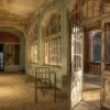 Glasschilderij Verlaten Gebouw met Bed